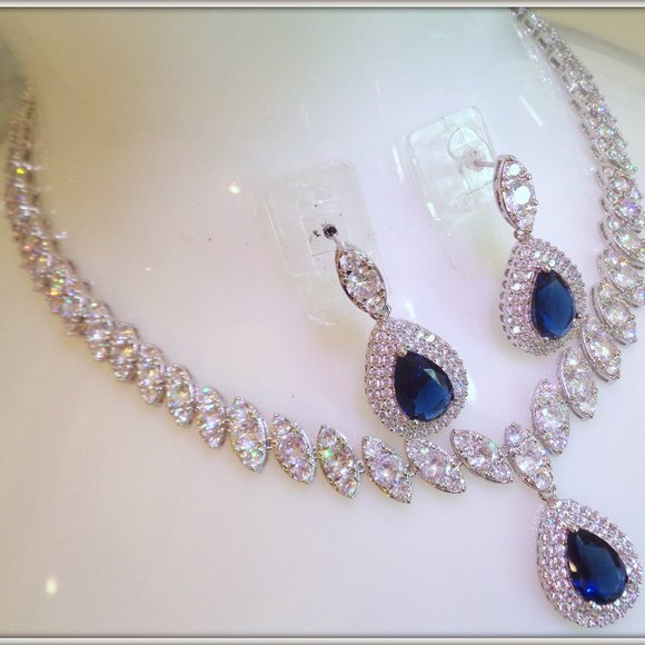 COPY - HIGH GRADE BLUE SAPPHIRE NECKLACE EARRING SET - Picture 1 of 6
